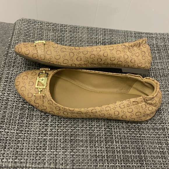 Guess -Shoes - Picture 2 of 9